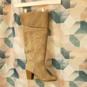 LADIES BOOT - SIZE 10  TAN